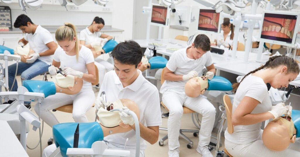 تحصیل دندانپزشکی در اتریش؛ شرایط، آزمون MedAT و دانشگاه‌ها